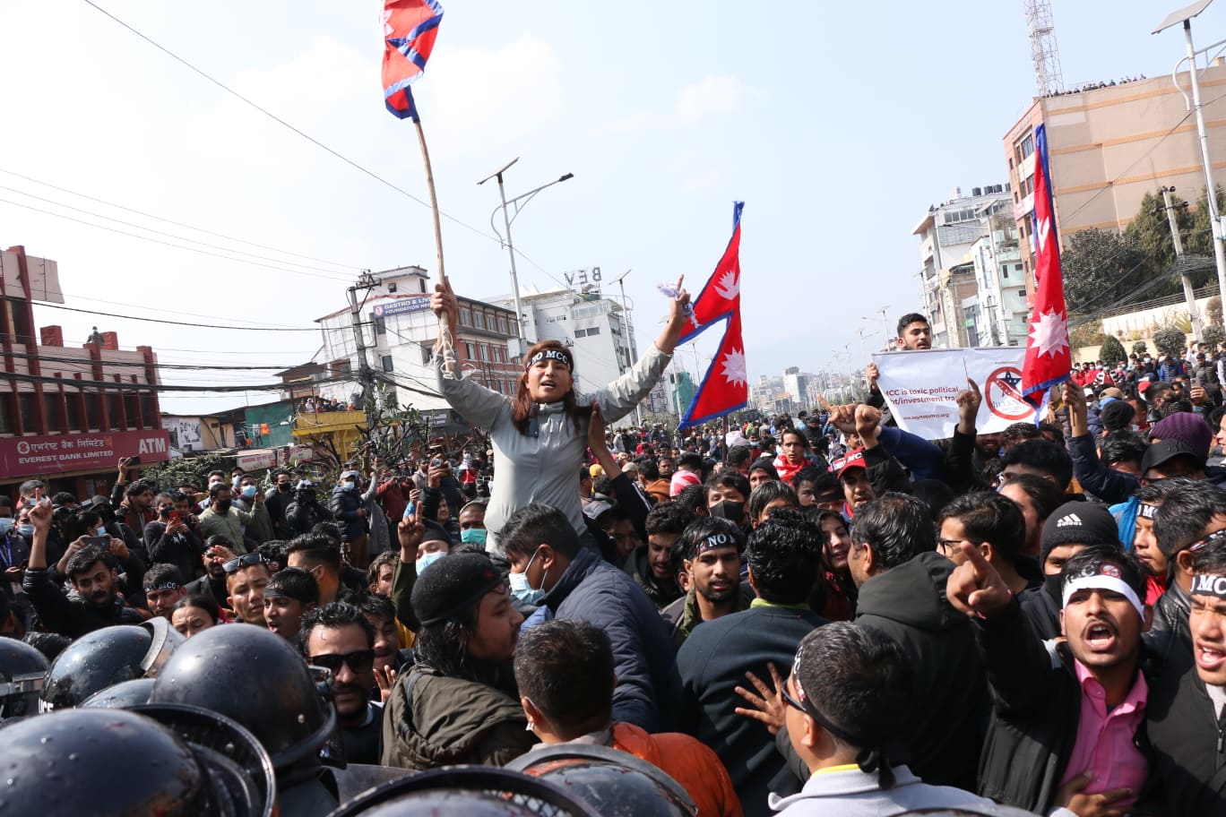 माओवादी र एकीकृत समाजवादीको दोहोरो चरित्र : बालुवाटारमा सहमति, सडकमा आन्दोलन !